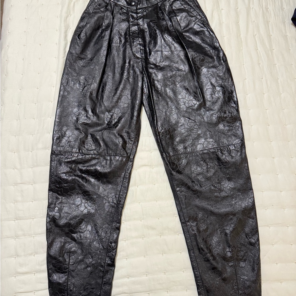 Vintage Lillie Rubin Exclusive Black leather pants with textured print